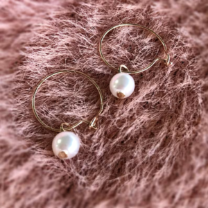 Rovina's Rose Gold Pearl Hoop Earrings On-Trend Fashion Accessory Elegant Light-Catching Jewellery
