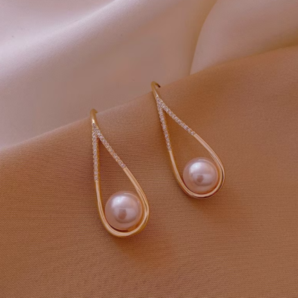 Elegant Geometric Dangle Earrings Gold Pearl Drop Earrings Stylish Bridesmaid Gift Special Occasion Accessory Chic Women's Jewelry Fashionable Pearl Dangles Handcrafted Gold Earrings Glamorous Statement Earrings Classy Women's Accessories Elegant Bridal Party Jewelry Unique Geometric Design Sophisticated Pearl Earrings Wedding Party Fashion Trendy Gold Pearl Earrings Classy Dangle Earrings